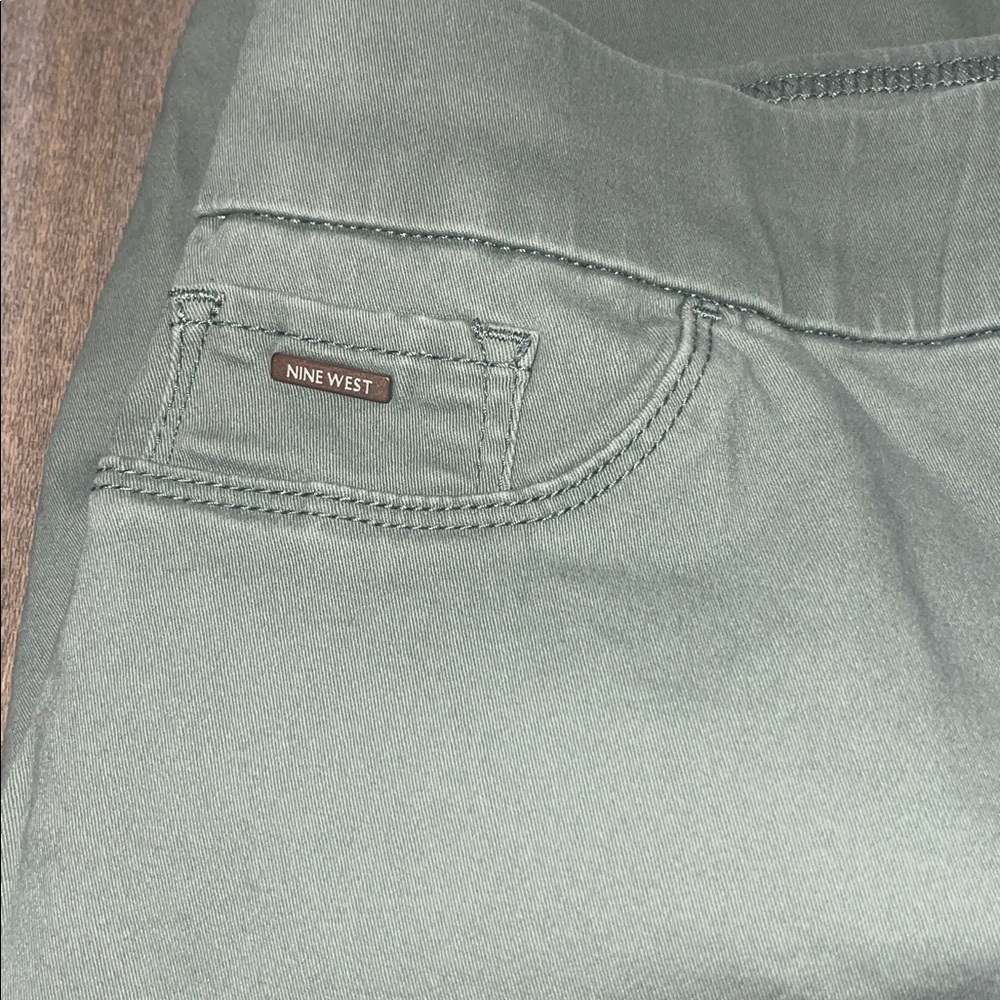 Nine West Sage Pull-On Crop Pants - Picture 6 of 7